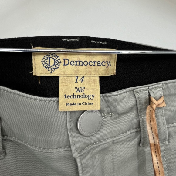 NWT Democracy Ab Technology Cropped Cargo Pants, size 14 Taupe Khaki - Picture 5 of 8